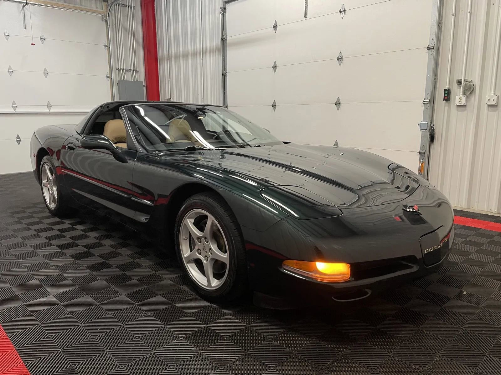 Used 2000 Chevrolet Corvette Coupe w/ Roof Pkg RWD image 4