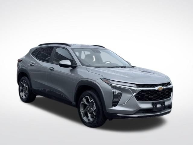 Used 2025 Chevrolet Trax LT w/ LT Convenience Package FWD image 4