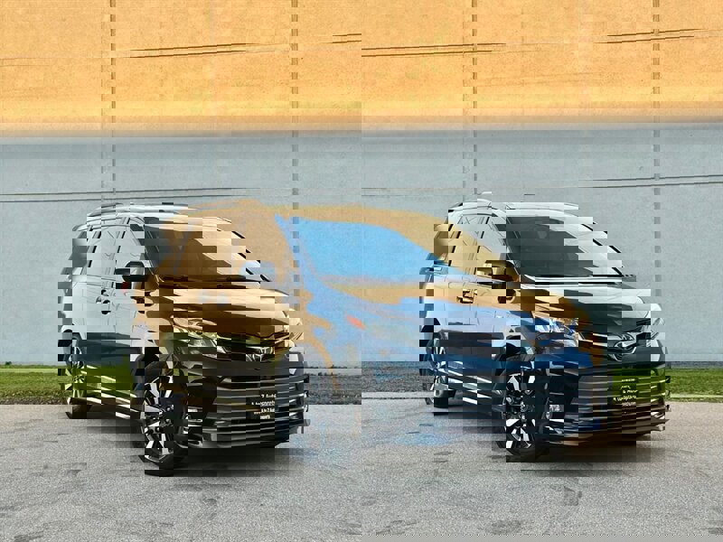Used 2019 Toyota Sienna Limited Premium image 2