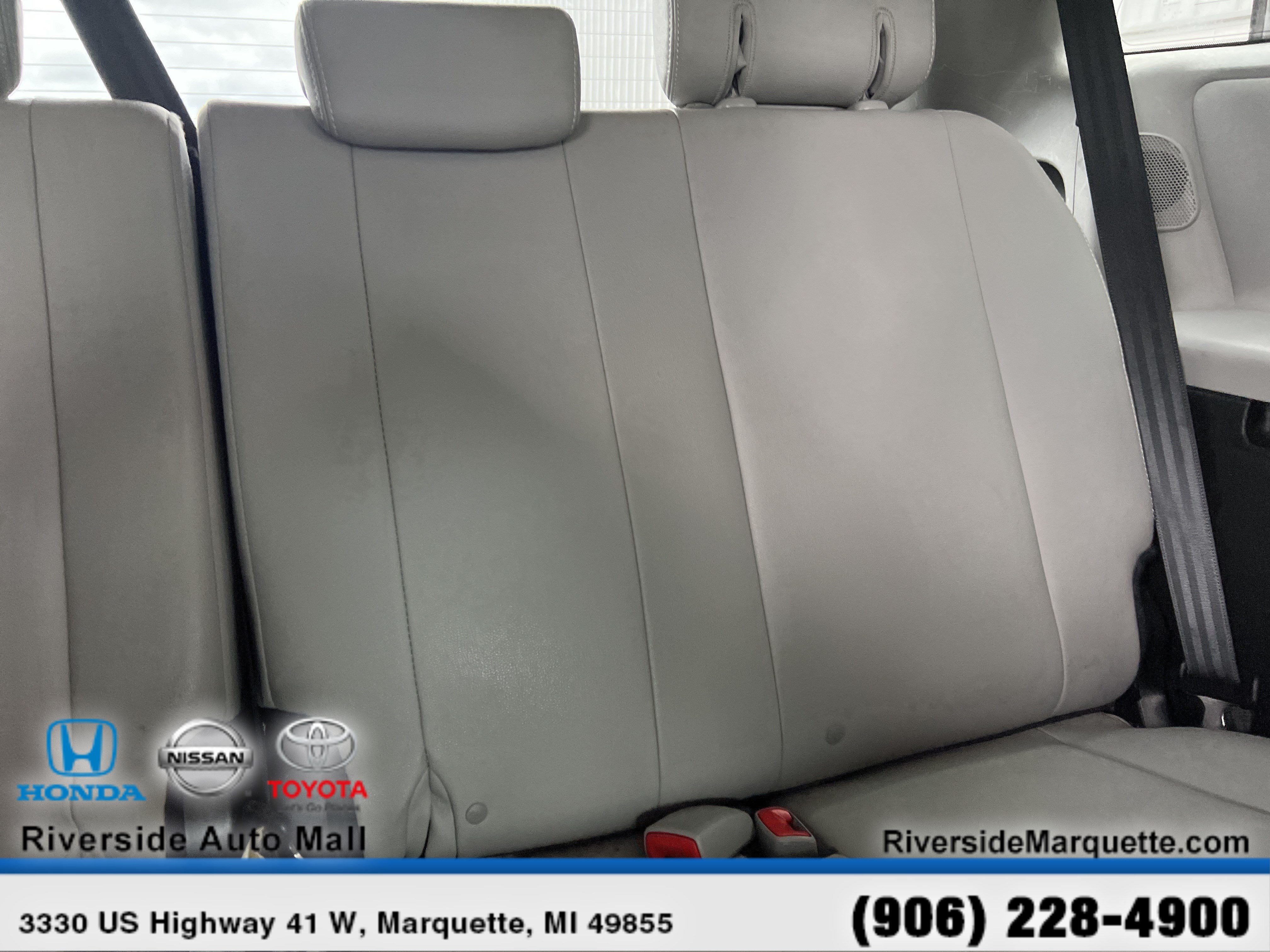 Used 2015 Toyota Sienna Limited Premium w/ Four Season Floor Mat Package FWD image 28