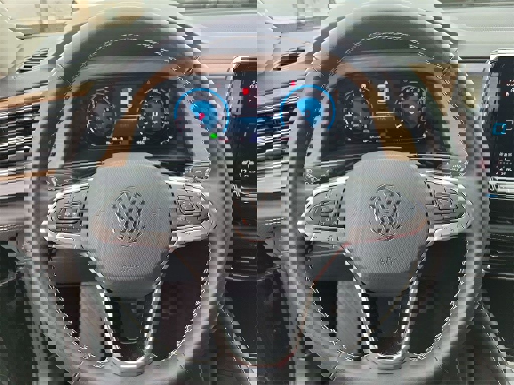 Used 2025 Volkswagen Atlas SE image 21