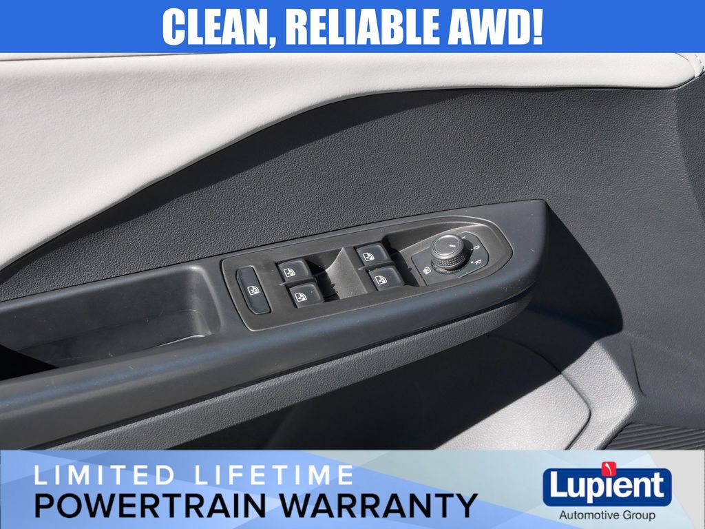 Used 2025 Volkswagen Taos SE image 14