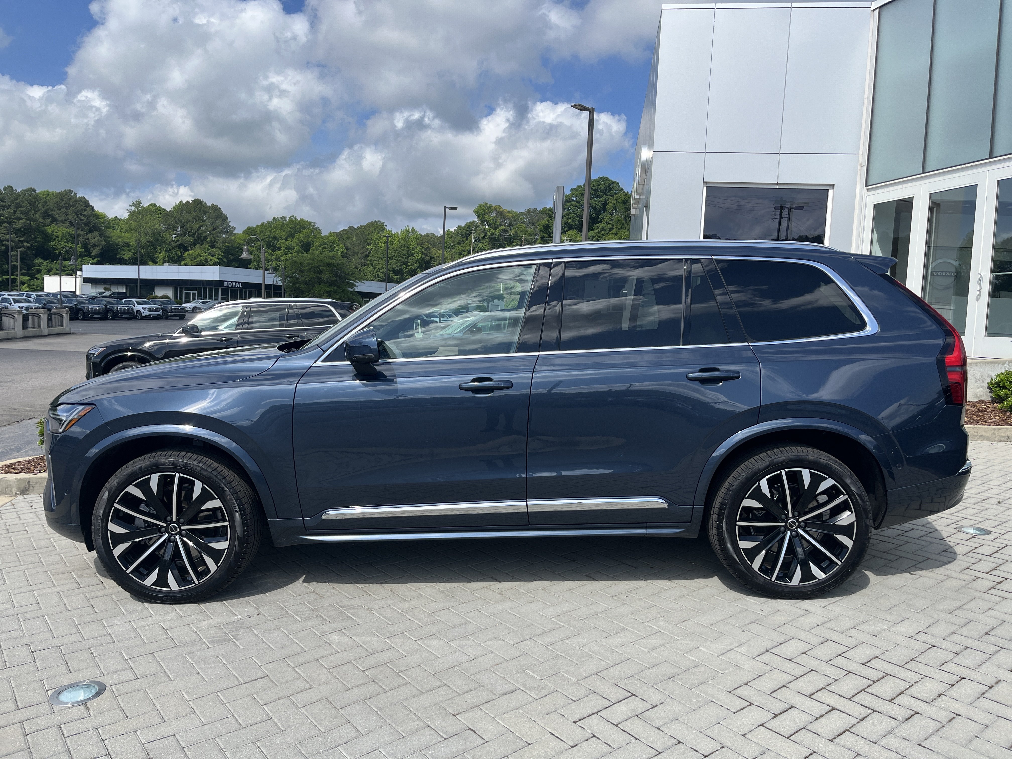 New 2026 Volvo XC90 B6 Plus AWD/4WD image 2