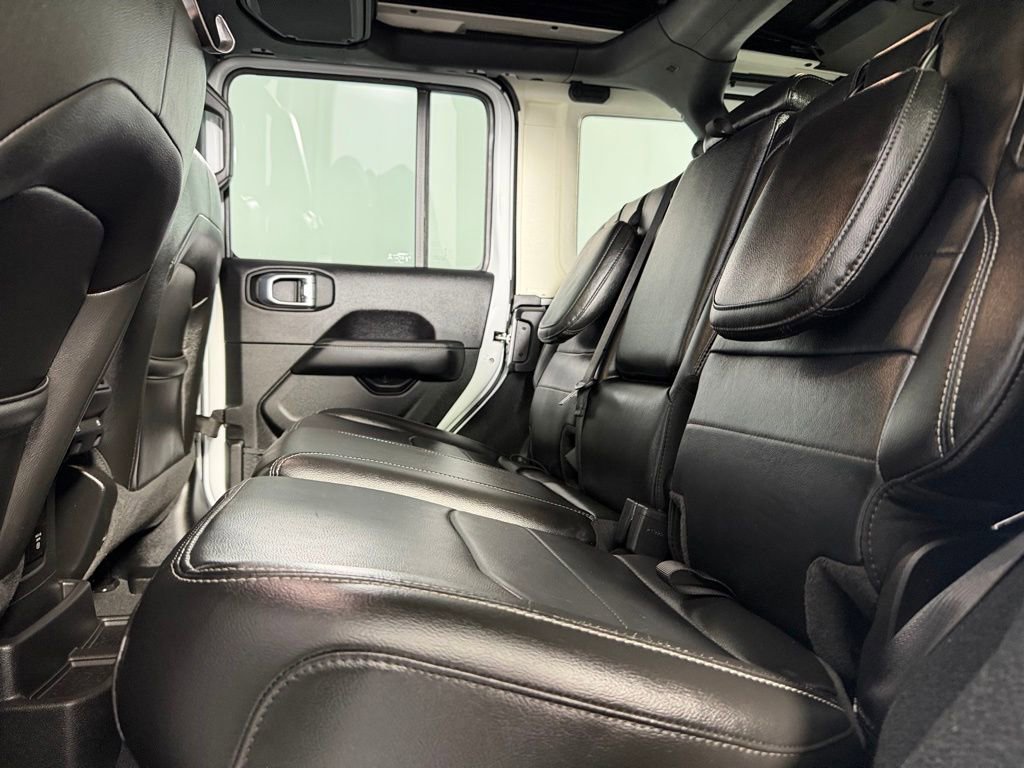 Used 2022 Jeep Wrangler Unlimited Sahara w/ Cold Weather Group AWD/4WD image 28