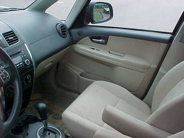Used 2010 Suzuki SX4 LE FWD image 13