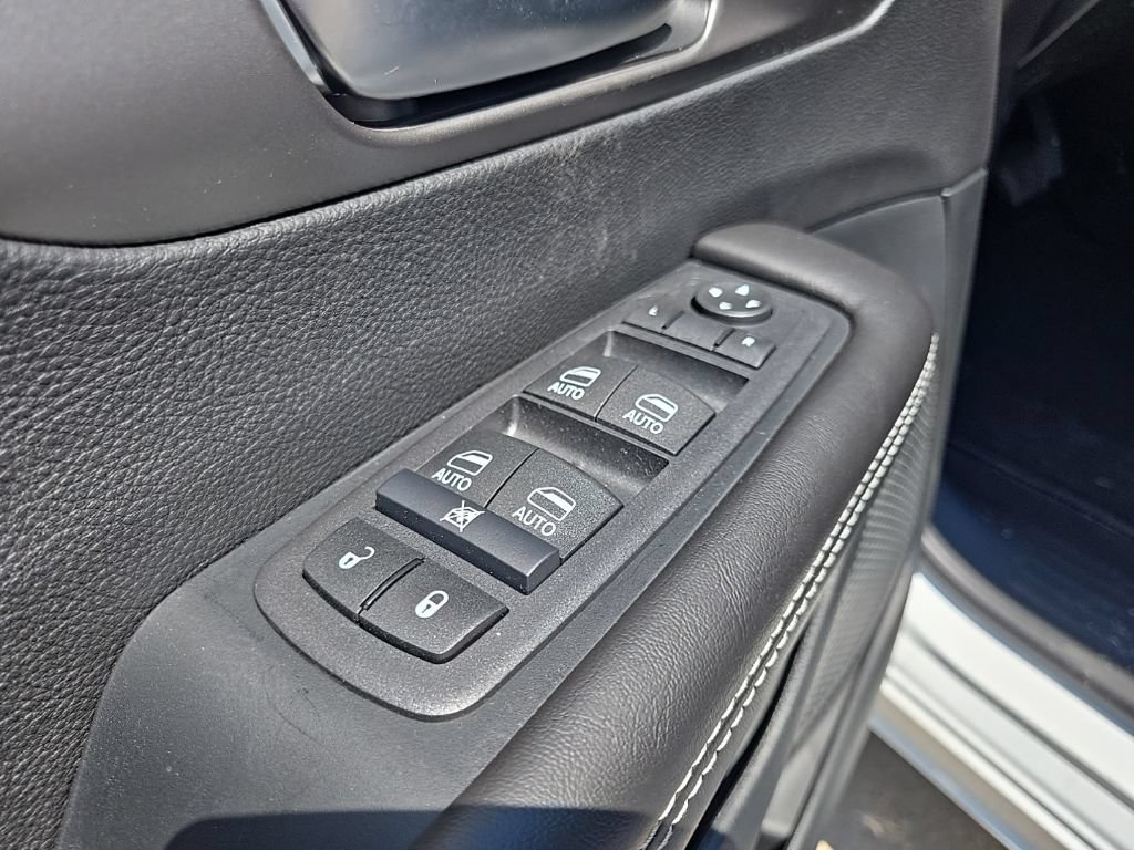 New 2027 Chrysler Pacifica Select w/ Family Tech Group AWD/4WD image 34