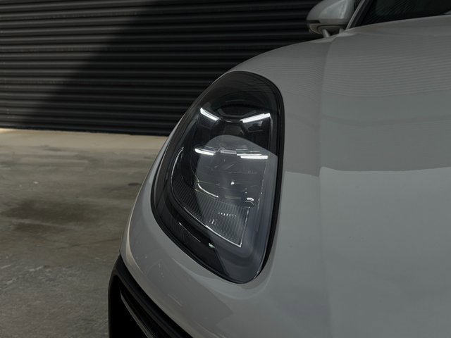 Used 2025 Porsche Macan image 12