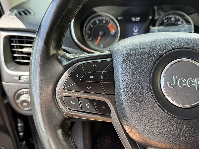 Used 2019 Jeep Cherokee Trailhawk w/ Cold Weather Group AWD/4WD image 15