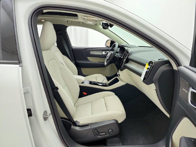 New 2026 Volvo XC40 B5 Ultra w/ Climate Package AWD/4WD image 18