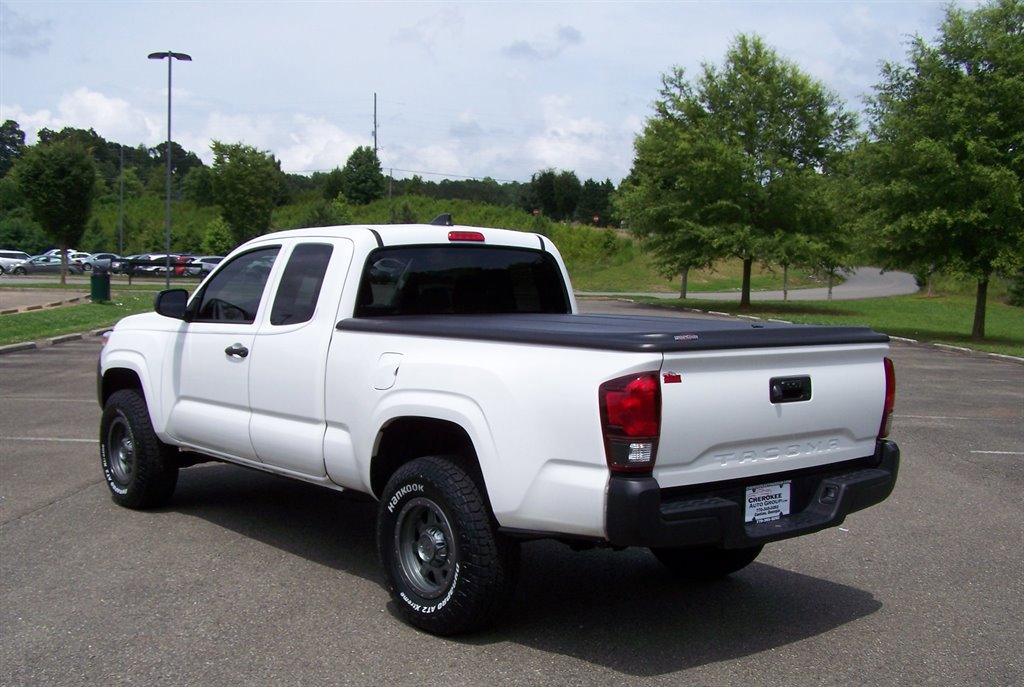 Used 2023 Toyota Tacoma SR image 4