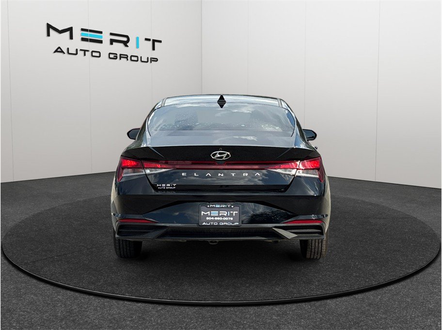 Used 2022 Hyundai Elantra SE FWD image 8