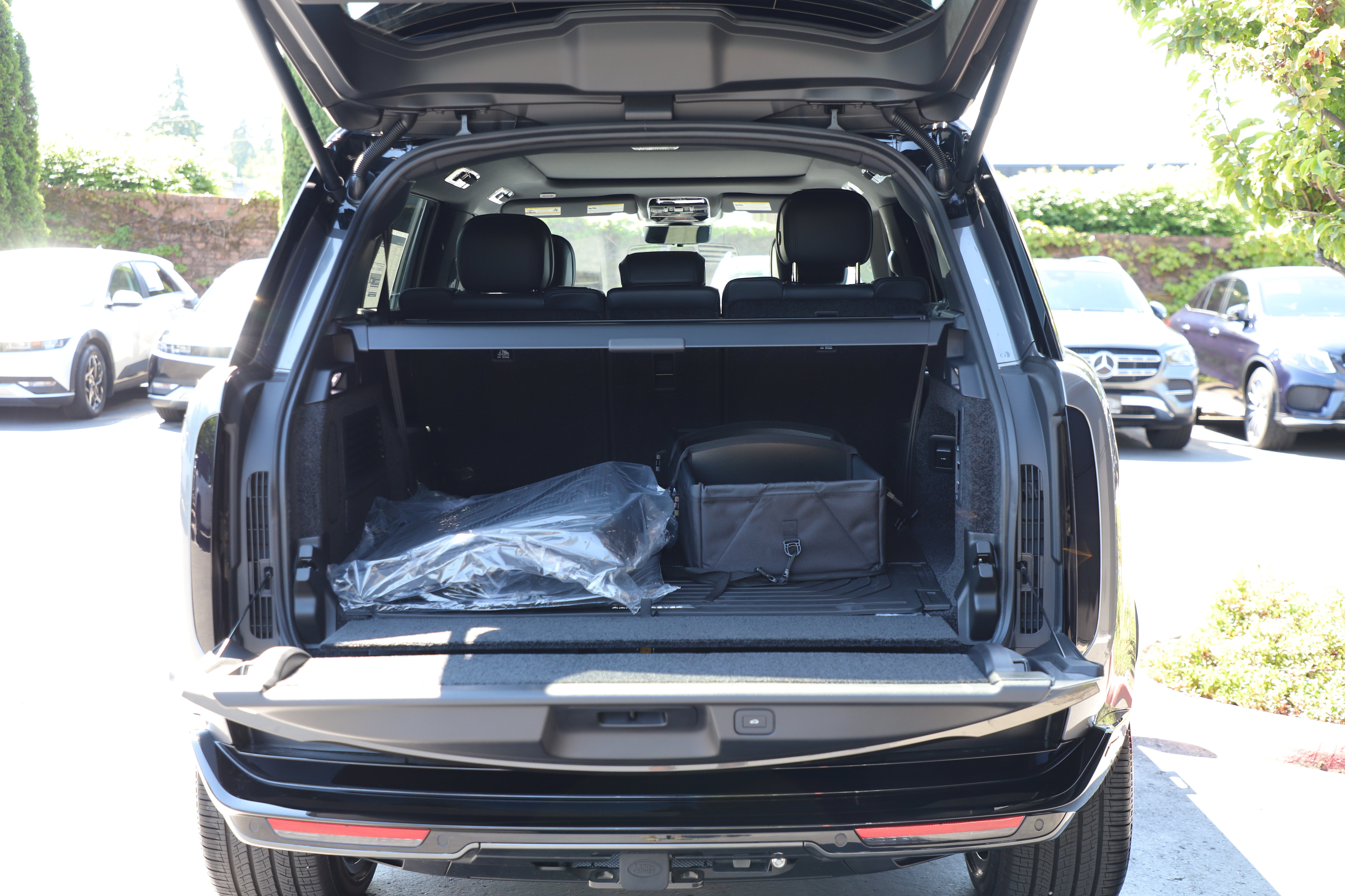 New 2026 Land Rover Range Rover Long Wheelbase SE AWD/4WD image 16