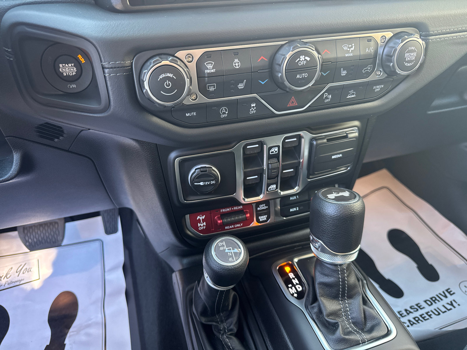 New 2026 Jeep Wrangler Unlimited Rubicon w/ Safety Group AWD/4WD image 28