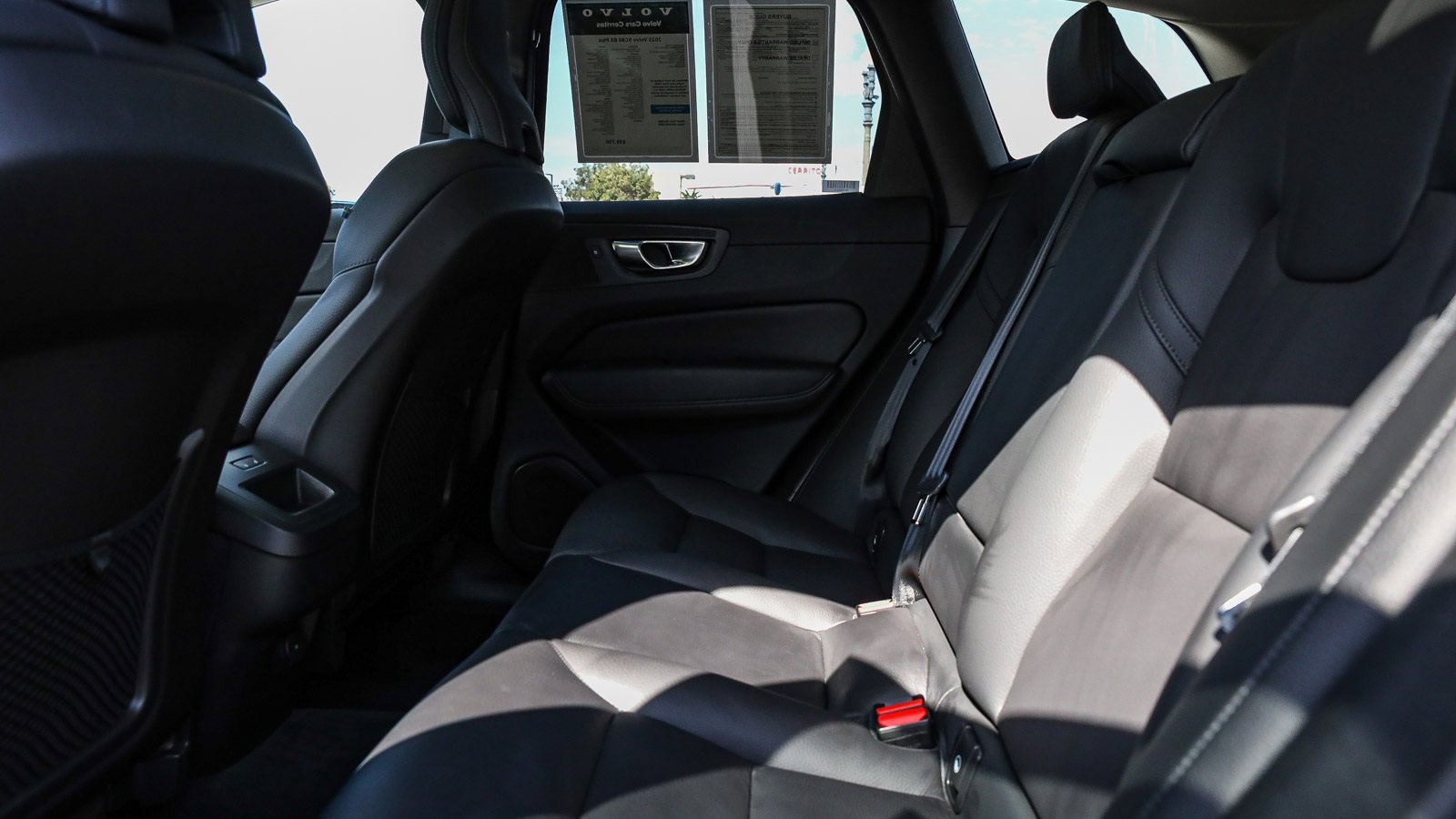 Used 2025 Volvo XC60 B5 Plus w/ Climate Package image 18