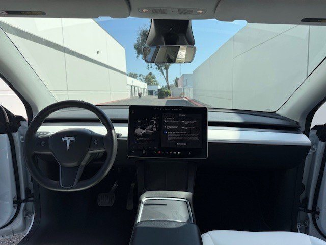Used 2024 Tesla Model Y 2WD image 13