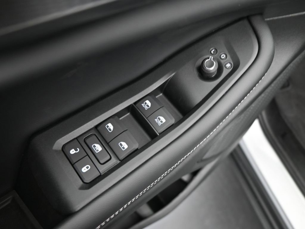 New 2025 Jeep Grand Cherokee Laredo w/ Luxury Tech Group I image 13