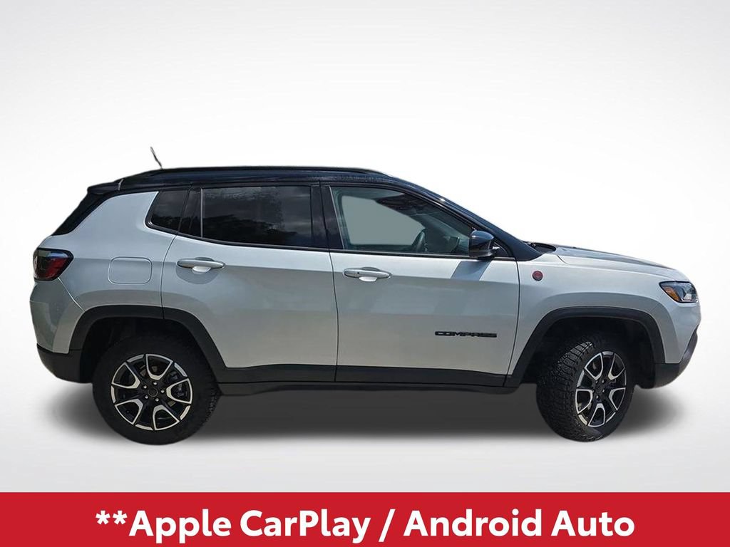 Used 2025 Jeep Compass Trailhawk AWD/4WD image 3
