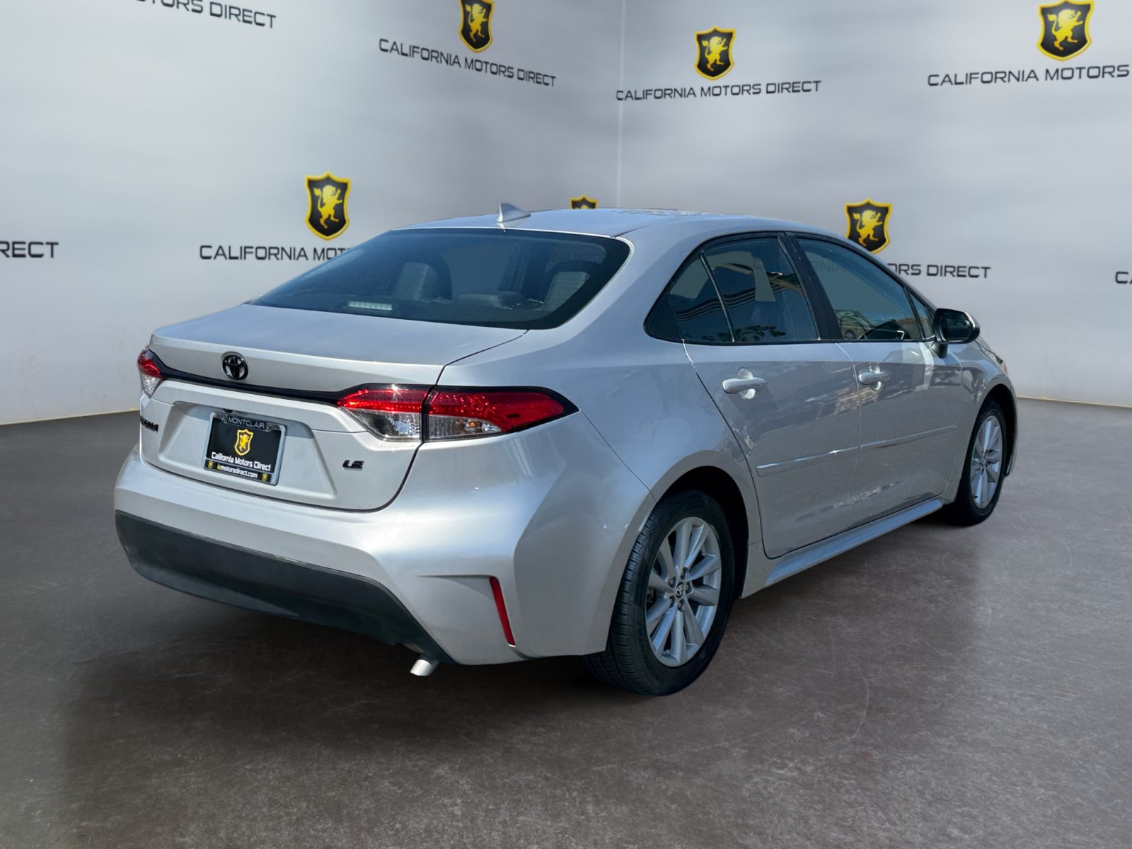 Used 2025 Toyota Corolla LE w/ LE Premium Package FWD image 5