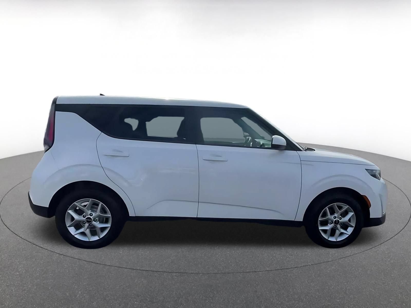 Used 2025 Kia Soul LX w/ LX Technology Package FWD image 15