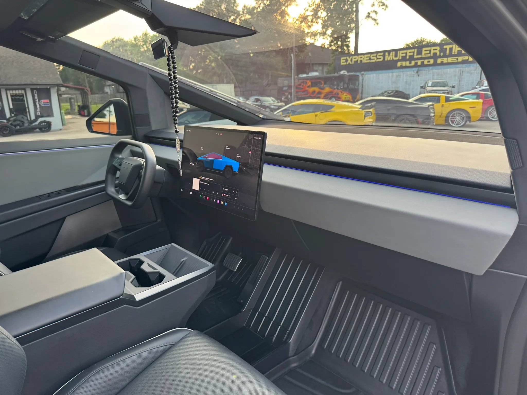 Used 2024 Tesla Cybertruck AWD Crew Cab image 22