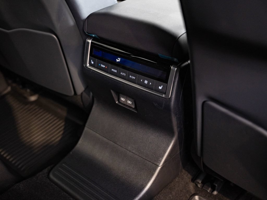 Certified 2026 Lexus GX 550 w/ Accessory Package (2T) AWD/4WD image 36