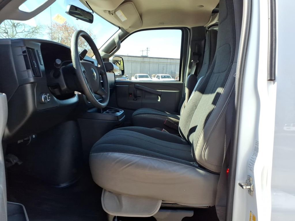 Used 2024 Chevrolet Express 2500 w/ Driver Convenience Package image 15
