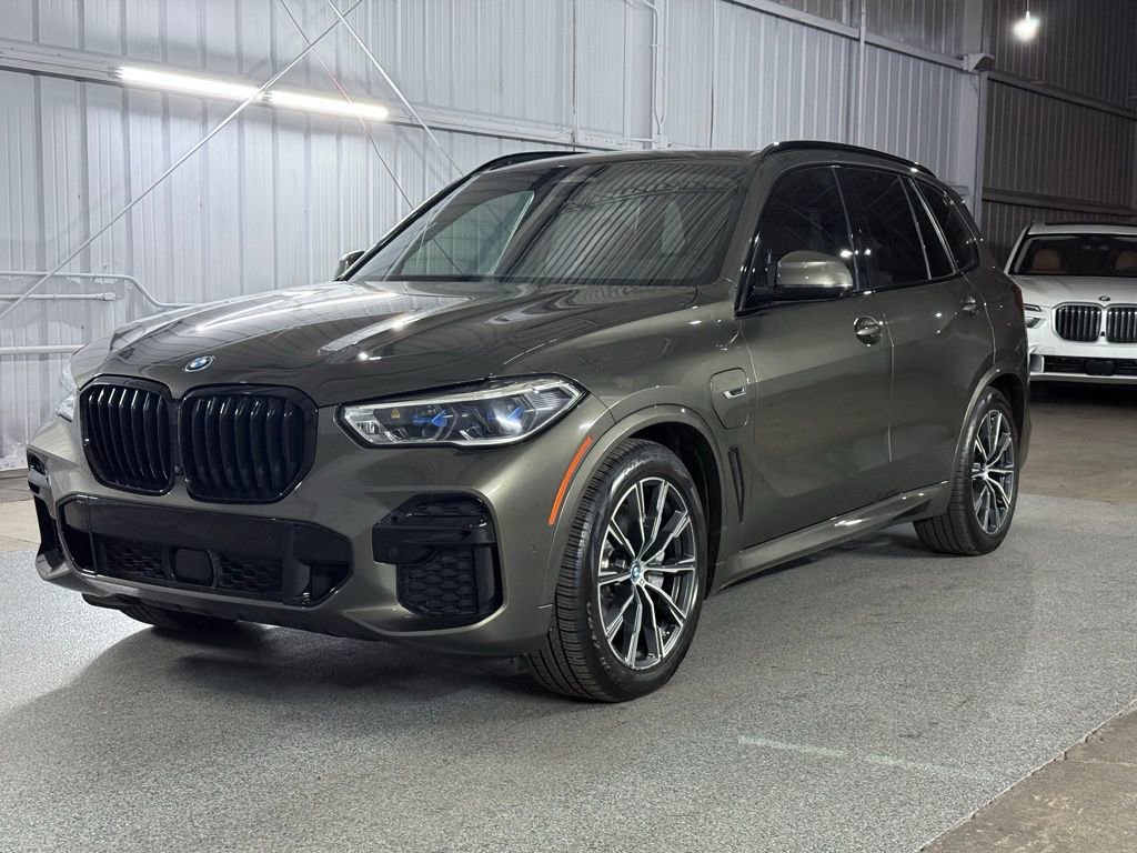 Used 2022 BMW X5 xDrive45e w/ M Sport Package image 1