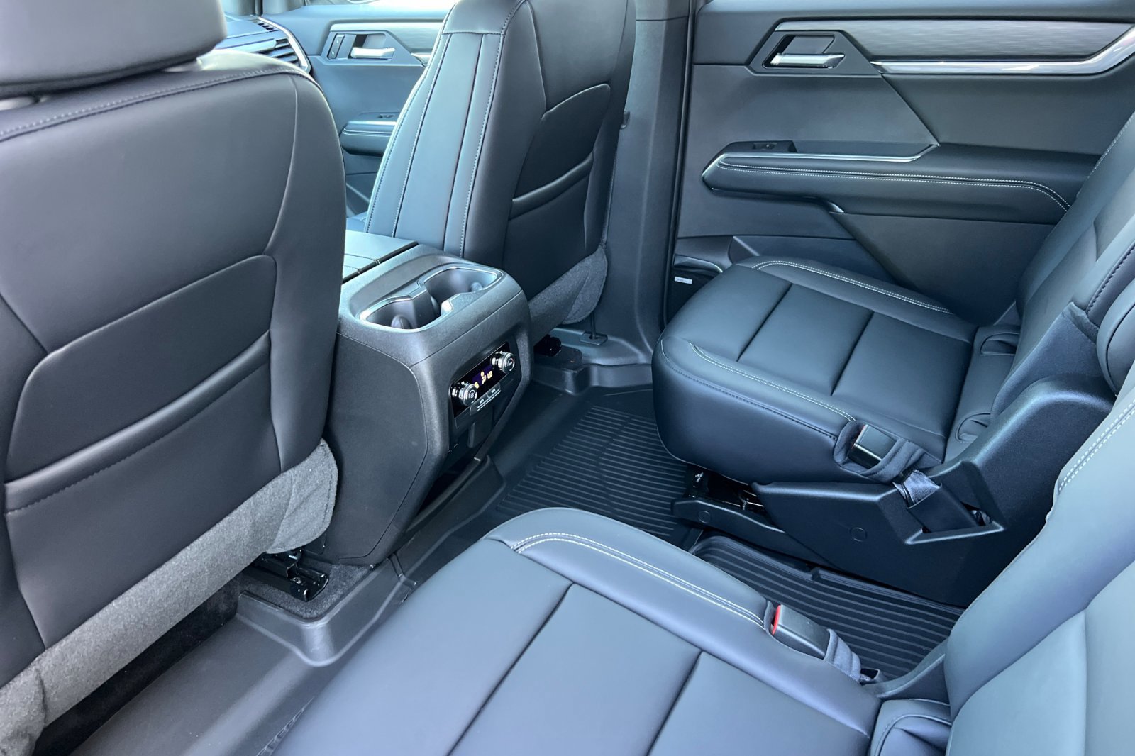 New 2026 GMC Acadia Elevation w/ Elevation Premium Package AWD/4WD image 13
