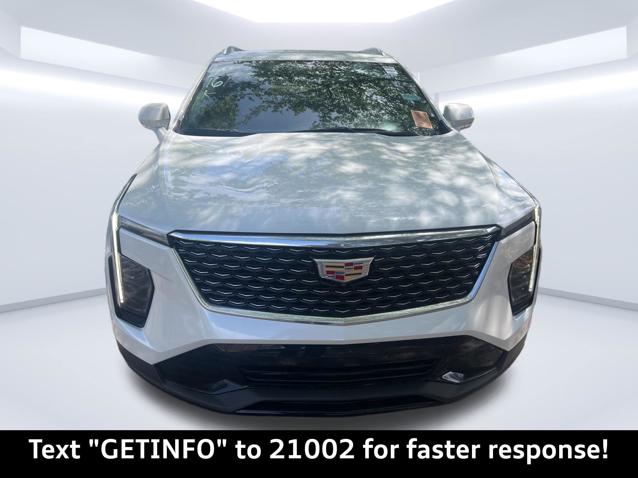 Used 2025 Cadillac XT4 Premium Luxury image 7