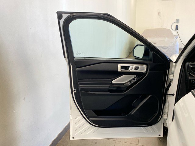 Used 2023 Ford Explorer Platinum w/ Technology Package image 15