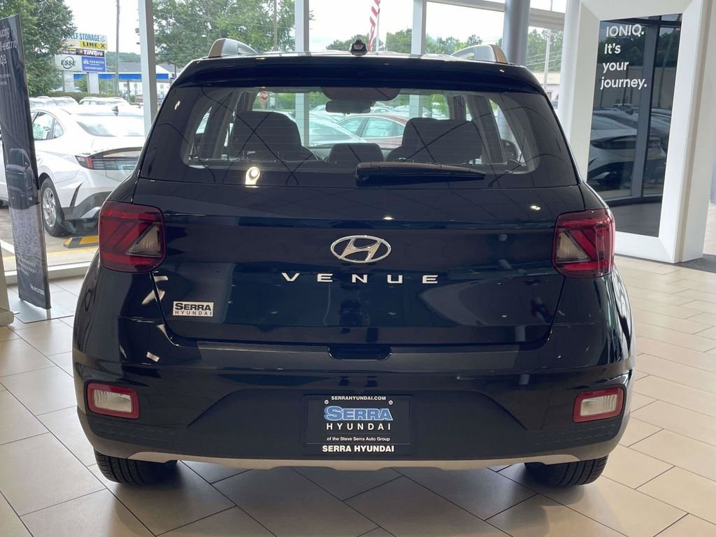 New 2025 Hyundai Venue SEL FWD image 4