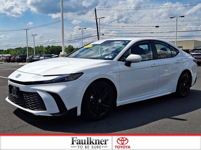 Certified 2025 Toyota Camry SE FWD image 3