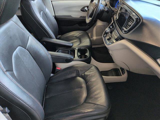 Used 2020 Chrysler Pacifica Touring-L w/ Advanced Safetytec Group image 21