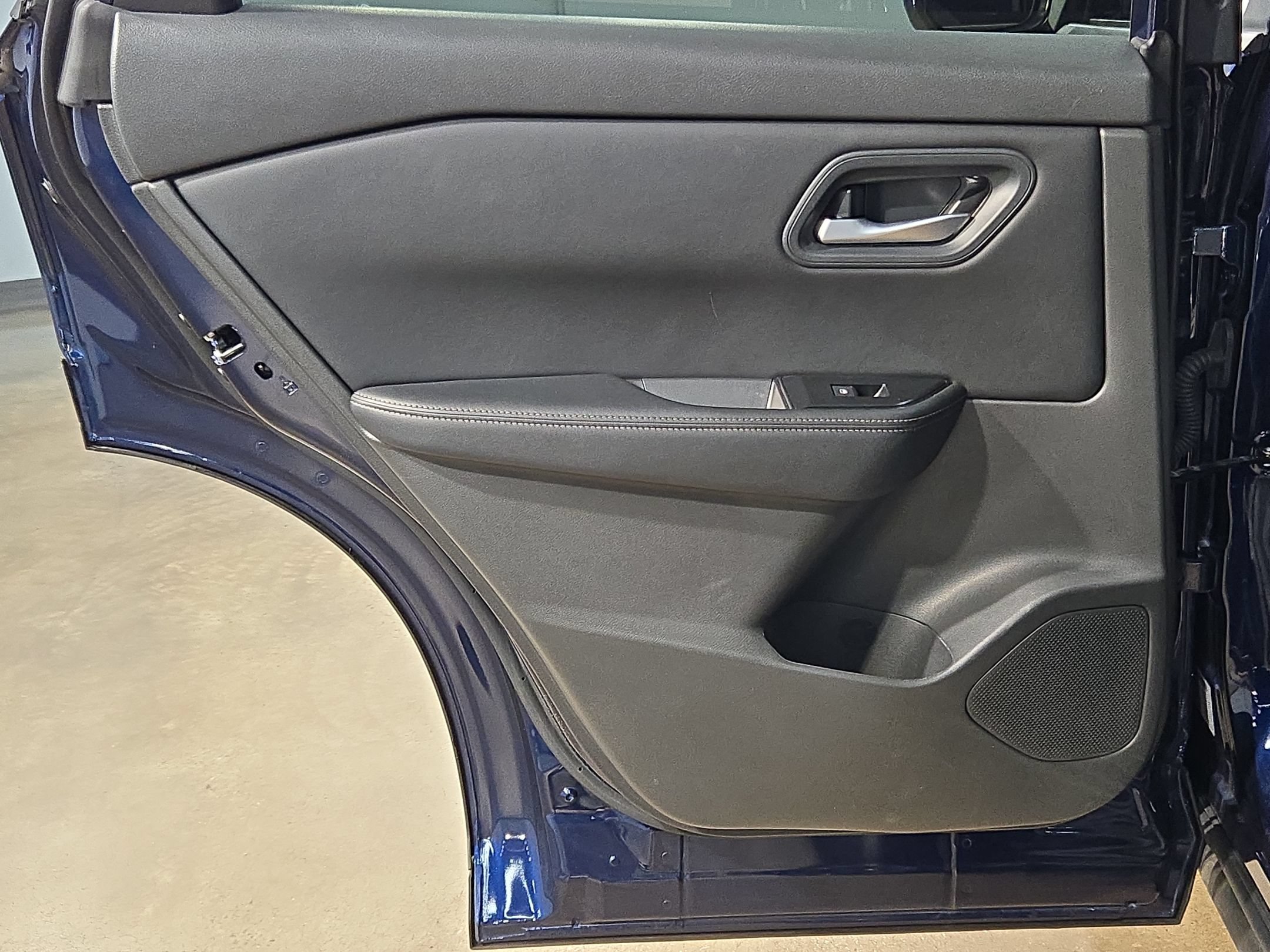 Used 2025 Nissan Rogue SV AWD/4WD image 33
