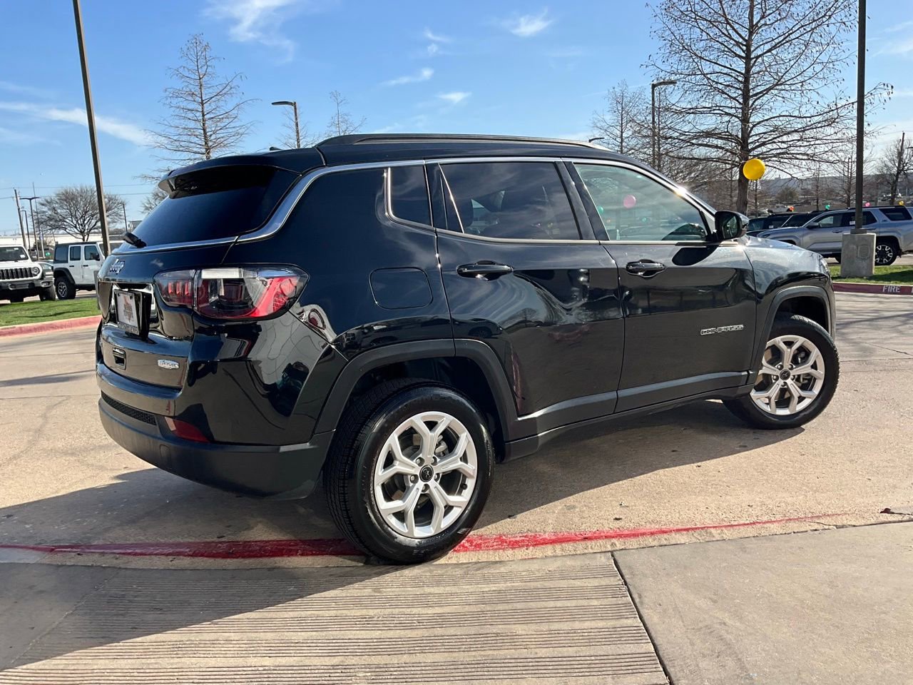 Used 2025 Jeep Compass Latitude image 6