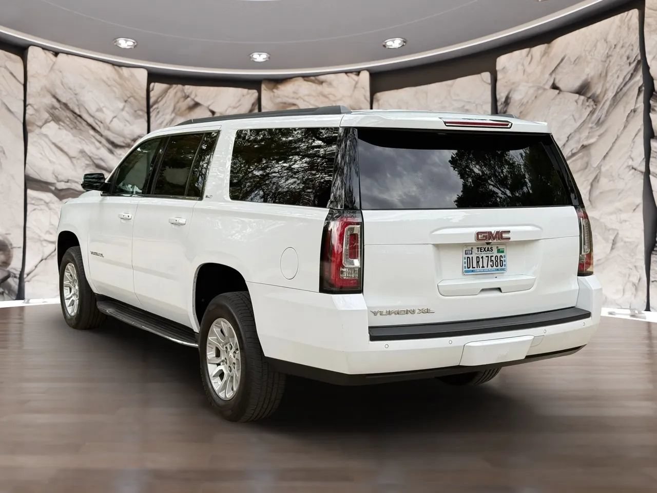 Used 2019 GMC Yukon XL SLT w/ Open Road Package RWD image 4