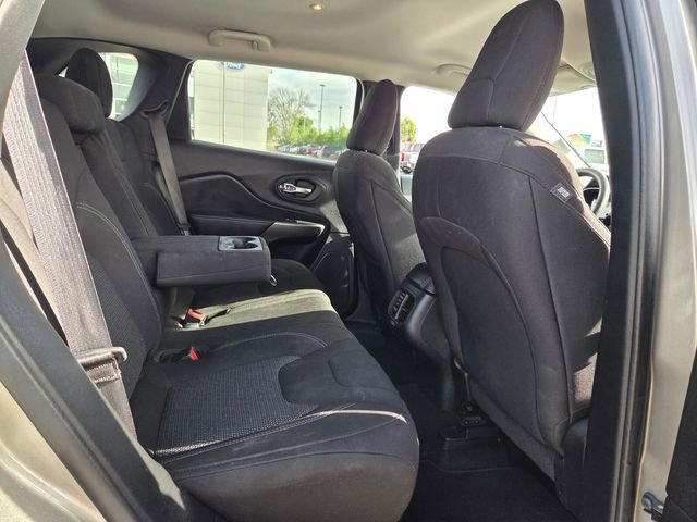 Used 2020 Jeep Cherokee Latitude FWD image 13