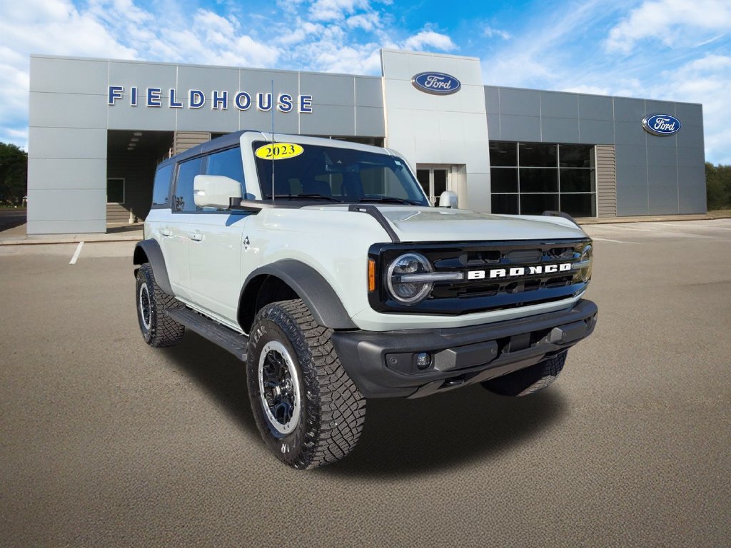 Used 2023 Ford Bronco Outer Banks w/ Sasquatch Package AWD/4WD image 8