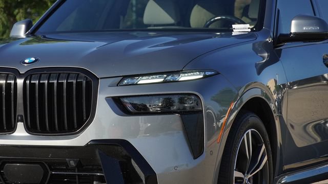 Used 2024 BMW X7 xDrive40i w/ Executive Package AWD/4WD image 4