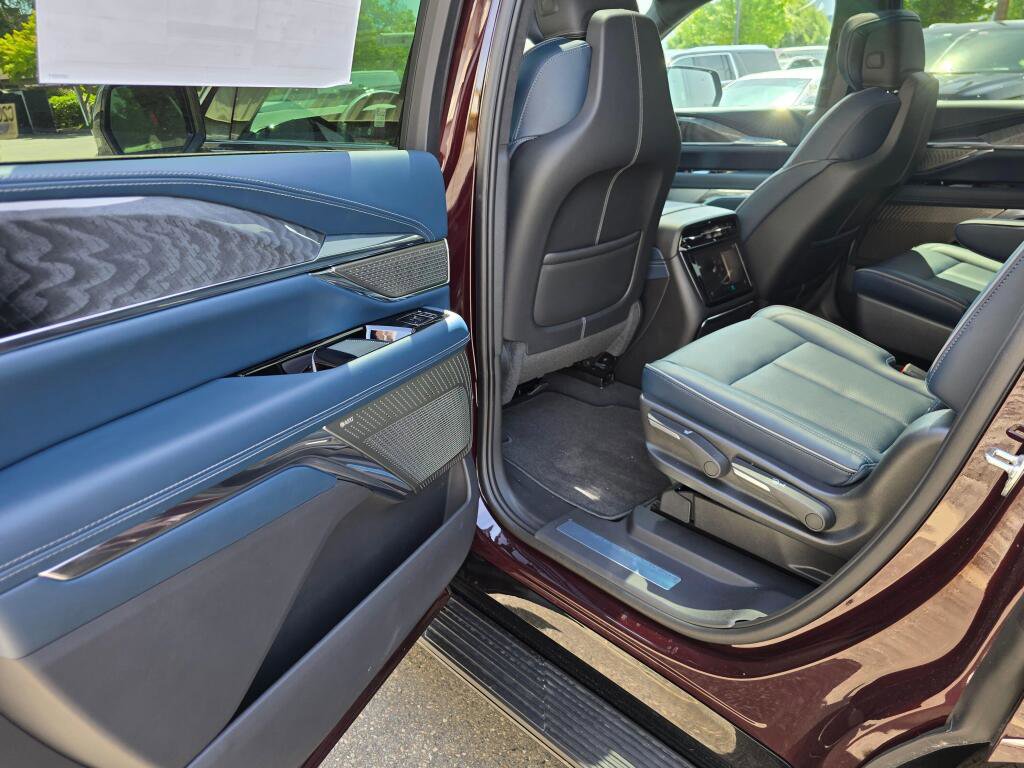 New 2025 Cadillac Escalade IQ Luxury 2 image 18