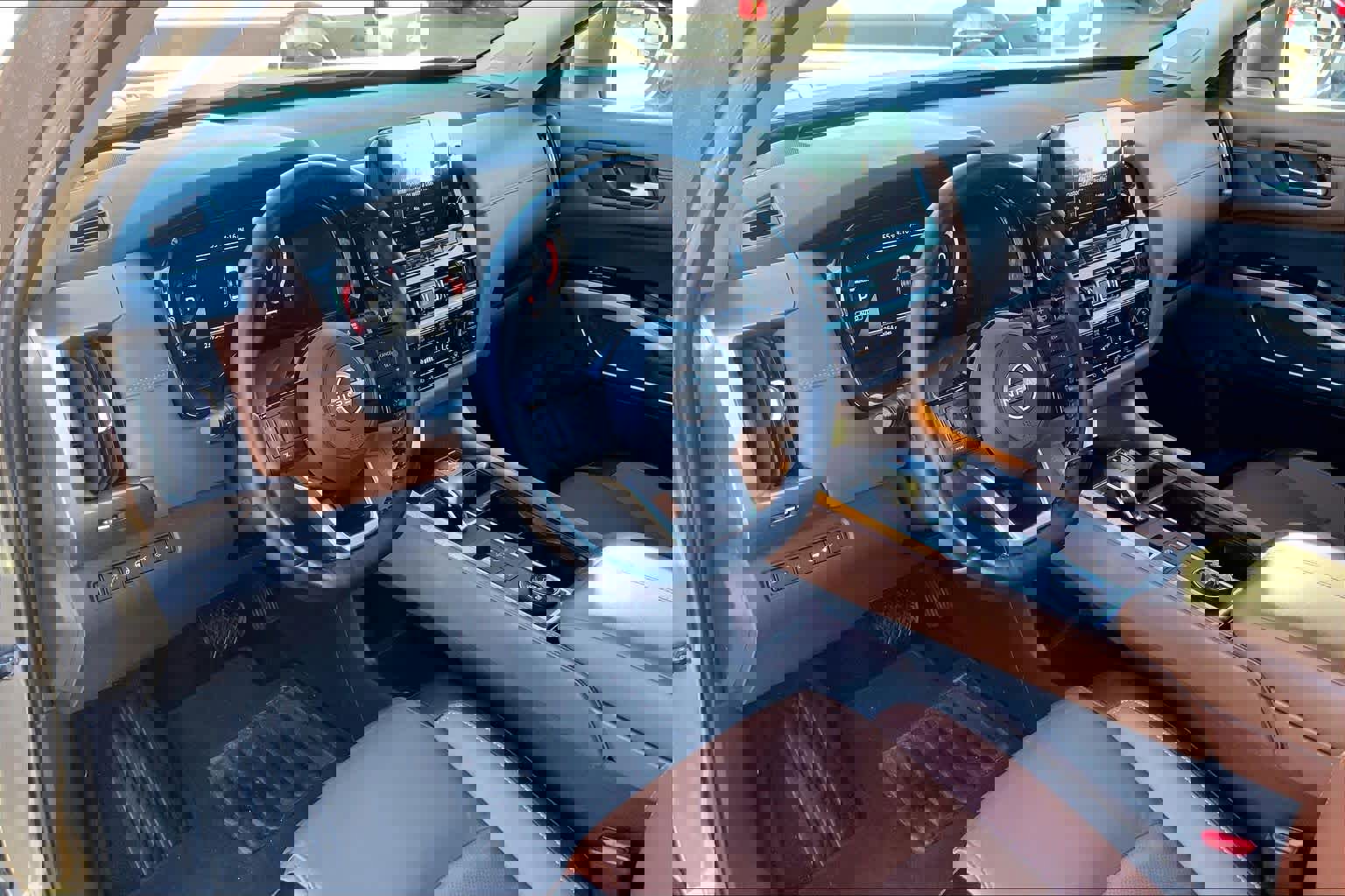 Used 2022 Nissan Pathfinder Platinum w/ Cargo Package image 17