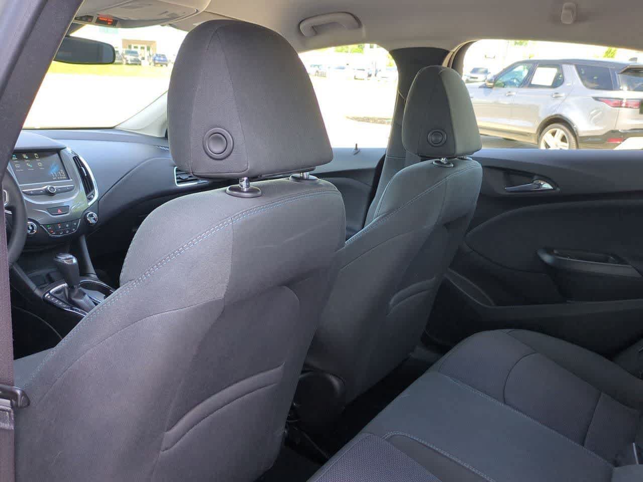 Used 2017 Chevrolet Cruze LT FWD image 17