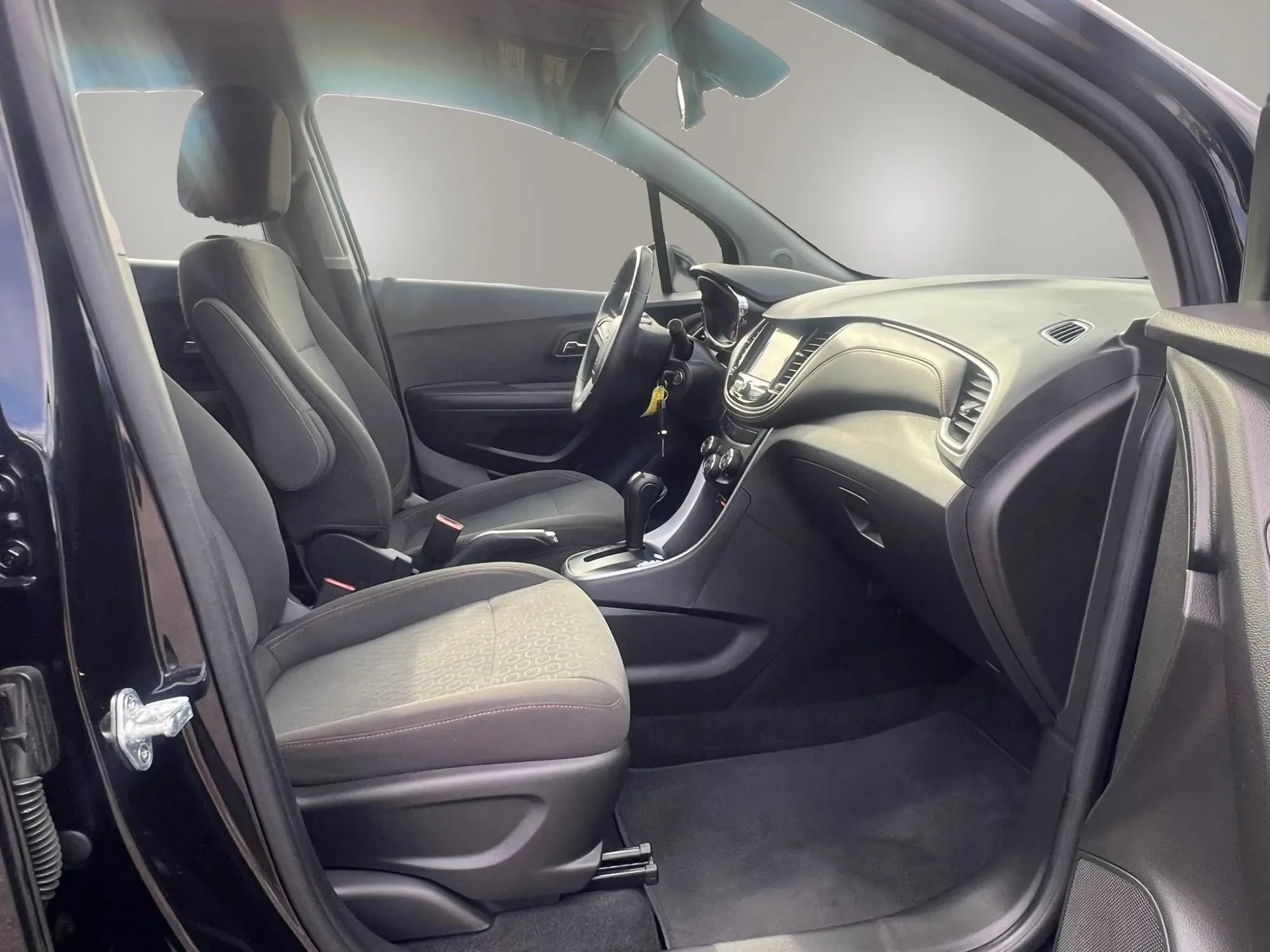 Used 2020 Chevrolet Trax LS w/ LPO, Protection Package FWD image 30