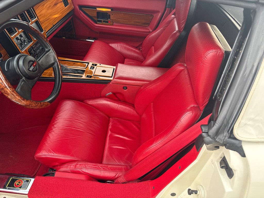 Used 1988 Chevrolet Corvette Convertible image 9