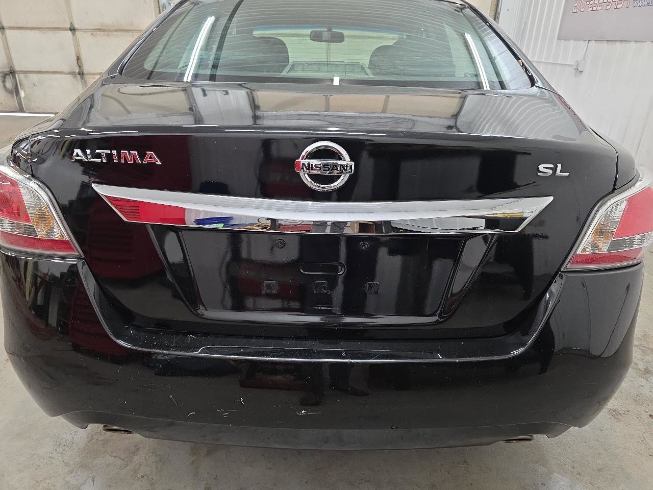 Used 2015 Nissan Altima 2.5 SL w/ Technology Package FWD image 13