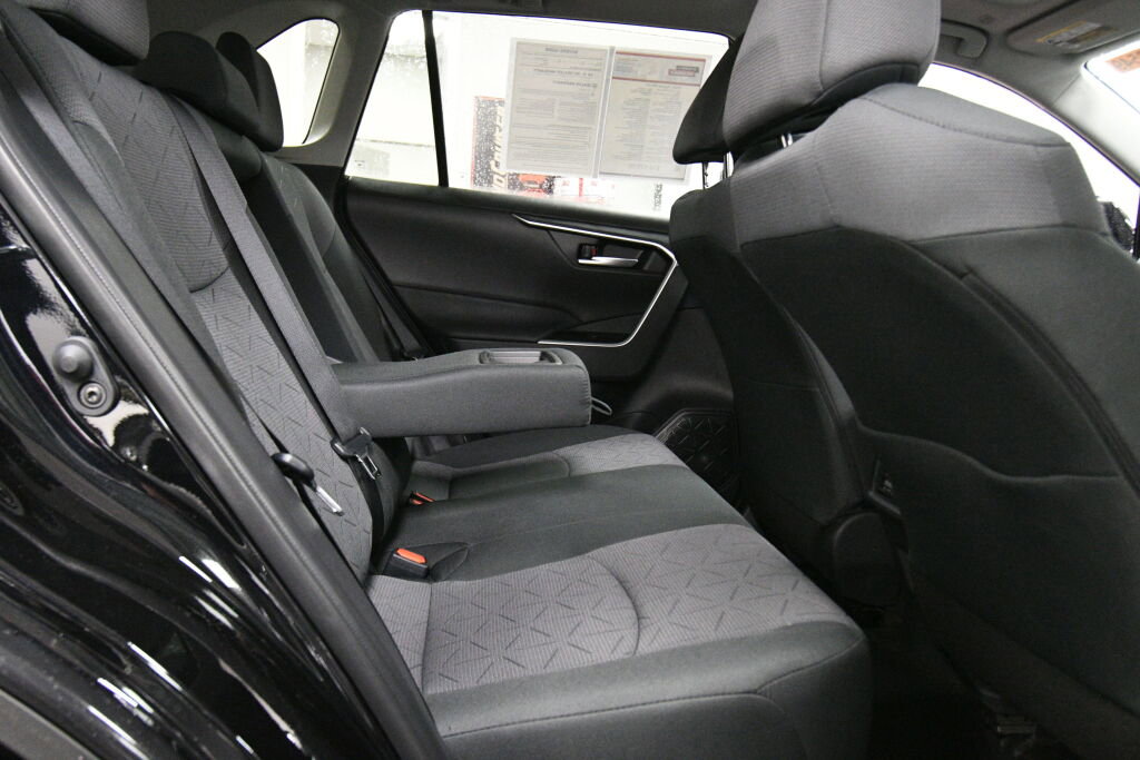Used 2025 Toyota RAV4 XLE image 25