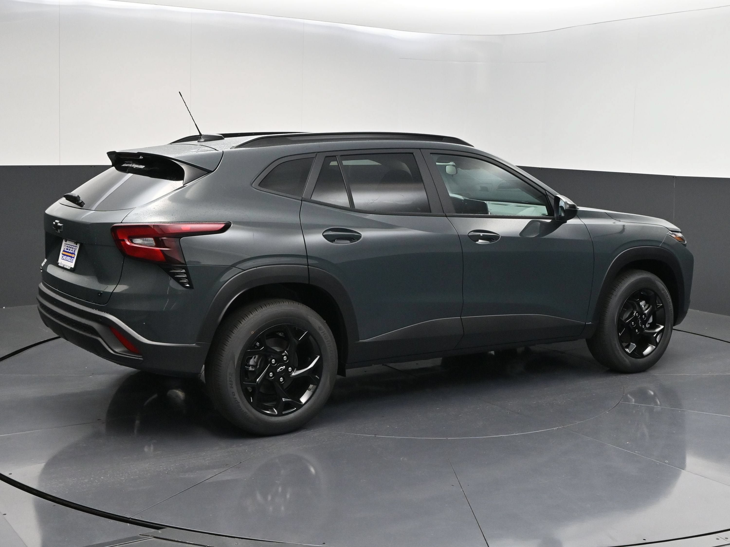 New 2026 Chevrolet Trax LT w/ Sunroof Package FWD image 8