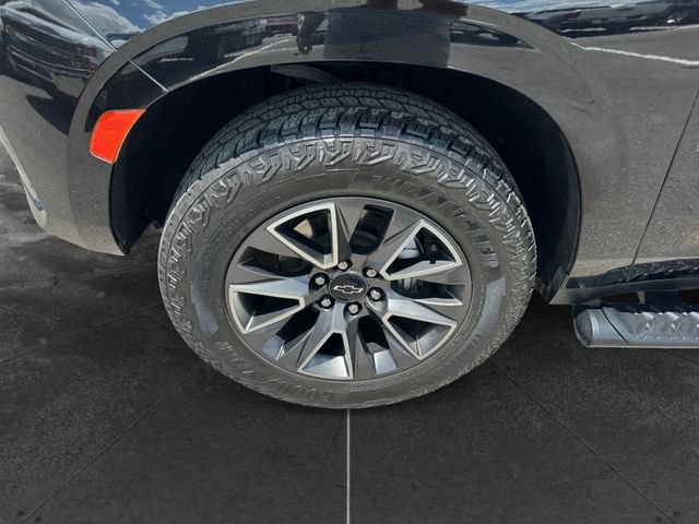 Certified 2023 Chevrolet Suburban Z71 w/ Luxury Package AWD/4WD image 9