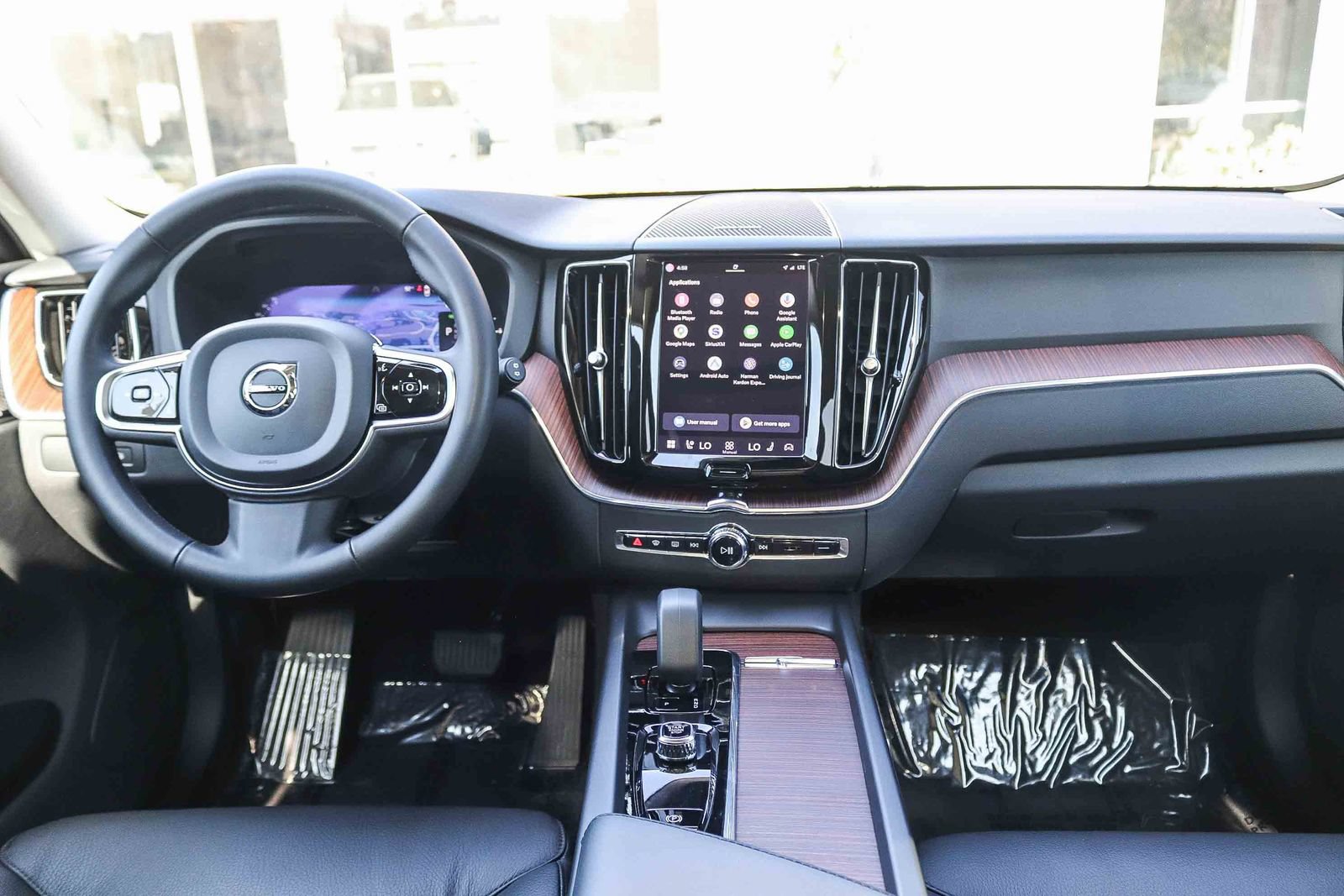 Used 2024 Volvo XC60 T8 Plus w/ Protection Package Premier AWD/4WD image 14