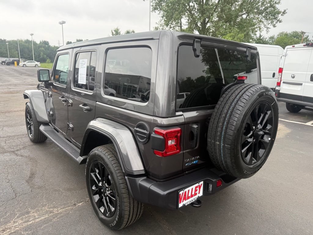 Used 2025 Jeep Wrangler Unlimited Sahara AWD/4WD image 6